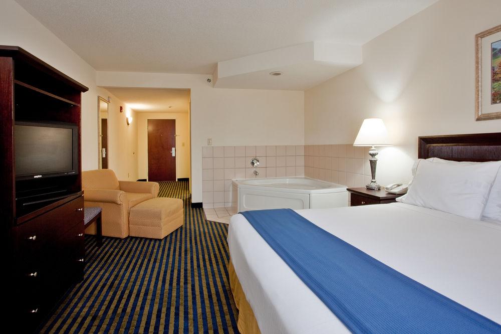 Holiday Inn Express & Suites Chesapeake By Ihg Exterior foto