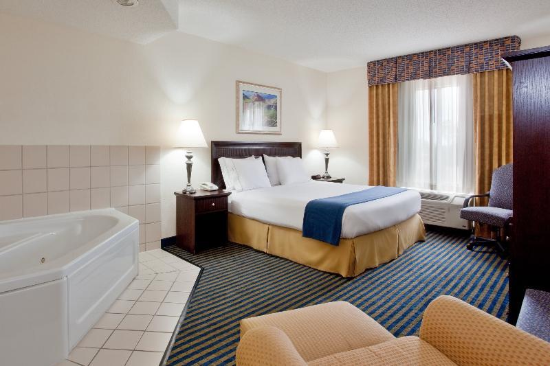 Holiday Inn Express & Suites Chesapeake By Ihg Exterior foto